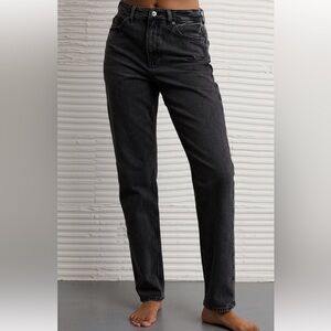 AE strigid mom jeans Black Denim Jeans